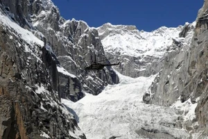 Sống sót thần kỳ sau sáu ngày vùi lấp trong trận lở tuyết