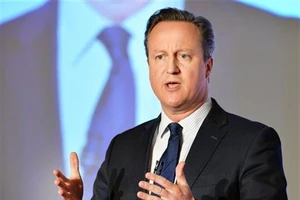 Cameron lần đầu tiên đối mặt với Quốc hội về vụ Panama