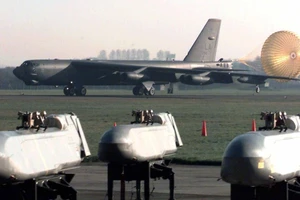 B52 Mỹ bất ngờ rơi, 7 người vẫn an toàn