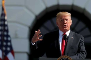 Ông Trump đề xuất xây tường vượt Sahara ngăn nhập cư vào EU