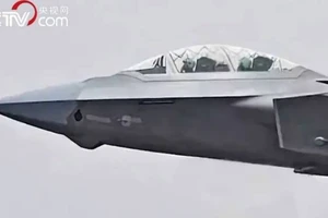 Trung Quốc chế tạo 'rồng dũng mãnh' J-20 hai chỗ ngồi?