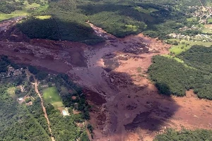 50 người chết, 200 người mất tích vì vỡ đập nước thải ở Brazil