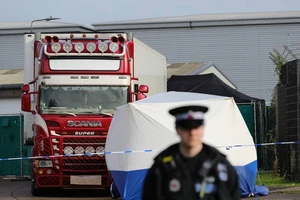 39 thi thể ở Anh: Cảnh sát tìm thấy gì sau 4 ngày điều tra?