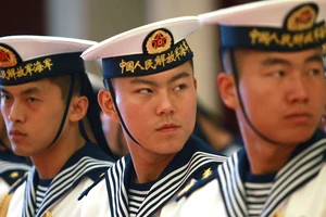 Theo South China Morning Post, Trung Quốc ra lệnh quân đội "không nổ súng trước" khi đối đầu với Mỹ. Ảnh: REUTERS