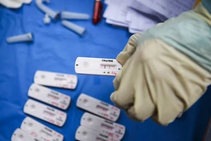 Tự test nhanh COVID-19 cần tránh những sai lầm này