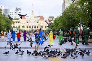 Chuyên gia: 4 việc cần làm để xem COVID-19 như 'cúm mùa' thông thường