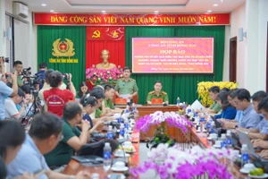 Công an tỉnh Đồng Nai họp báo thông tin việc truy bắt nghi can bắn chết 3 người