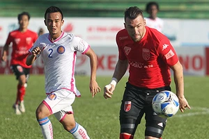 Đội bóng 'chấp' ngoại binh, ban tổ chức V-League bó tay