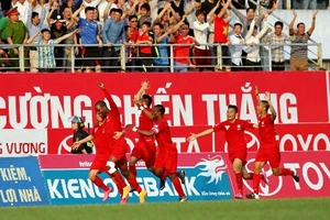 V-League cuối mùa: Thật giả lẫn lộn