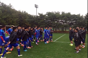 Tuyển Việt Nam tập buổi đầu tiên trên đất Hàn Quốc