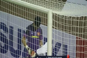 VFF trả tiền thẻ đỏ cho thủ môn Nguyên Mạnh