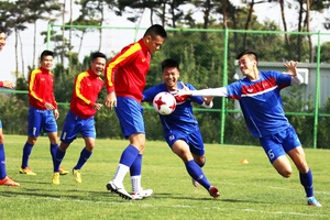 U-20 Việt Nam gồng mình gánh tạ rèn sức mạnh
