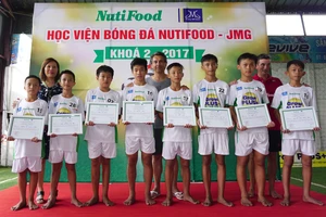 8 tài năng nhí đậu Học viện bóng đá NutiFood