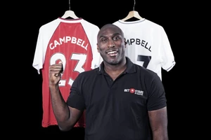 Cựu danh thủ Sol Campbell chính thức sang Việt Nam