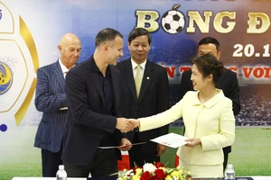 Ryan Giggs tính cửa cho Việt Nam dự World Cup 2030