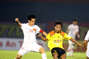 Đội trưởng tuyển Việt Nam bị treo giò vì lỗi đánh người