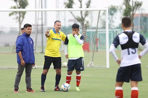 Lò bóng đá PVF của danh thủ Ryan Giggs thắng vang dội