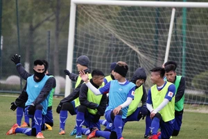 Thầy trò Park Hang-seo ngộ nghĩnh trên đất Trung Quốc