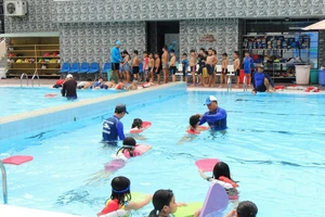 Trung tâm TDTT quận 1 nhận huân chương Lao động hạng Ba