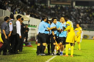 Để vơi đi nỗi lo trọng tài…