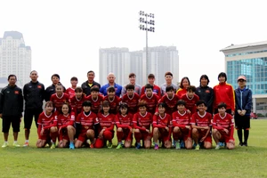 Thầy trò ông Chung lạnh giá ở Đức