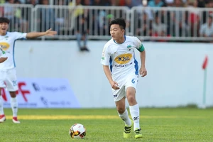 Xuân Trường ghi bàn đẹp, HA Gia Lai thua oan vì tiếng còi méo