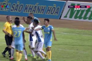 Bầu Đức đòi đuổi trọng tài, HA Gia Lai gửi đơn kiến nghị