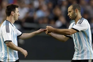 Mascherano tin vào Messi, nghi lật đổ HLV Sampaoli