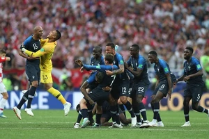 Sai lầm vô tình của Croatia và vận đỏ của tuyển Pháp