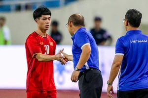 Công Phượng và Anh Đức ngồi dự bị trận gặp Oman