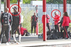 Pogba và Mourinho ca bài gặp nhau làm ngơ