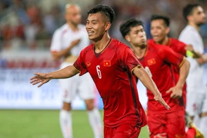 Văn Thanh chấn thương phải chia tay AFF Cup, thầy Park lo lắng