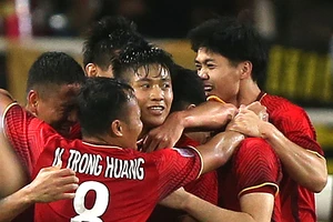 Chiêu trò độc, lạ của thầy Park lấy 3 điểm ở sân Myanmar!