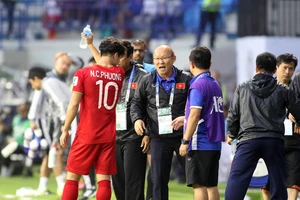 HLV Park Hang-seo thua vẫn tự hào