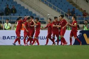 Thầy Park nhắc nhở học trò sau trận thắng 