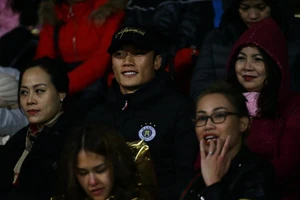 Thủ môn Bùi Tiến Dũng mất suất lên tuyển có gì lạ?