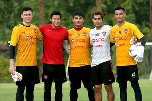 Bại tướng của ông Park sẽ làm thầy thủ môn Văn Lâm