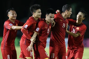 Quang Hải tái đấu Stephan Schrock đáng gờm ở AFC Cup 