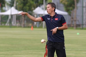 HLV Hoàng Anh Tuấn gặp khó 