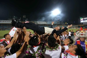 Ai buông cho CLB Hà Nội và tại sao TP.HCM không thể vô địch?