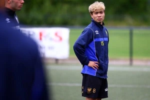 Công Phượng ngồi dự bị vẫn ‘hot’ hơn… Trấn Thành và Quang Hải