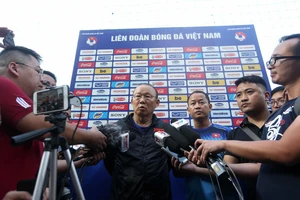 Ông Park: 'Công Phượng vẫn chạy tốt, sao không lên tuyển?'