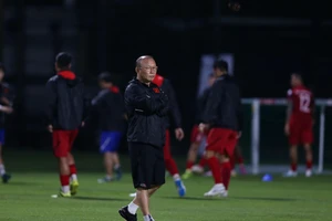 Ông Park loại 3 cầu thủ sang Thái Lan, hồi hộp với Văn Hậu