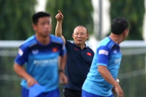 Vì sao ông Park bàng hoàng khi Văn Hậu còn đau lại qua Hà Lan?