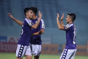 Các tuyển thủ Việt Nam ghi dấu ấn trên sân không khán giả