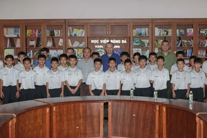 Bộ trưởng Bộ Công an Tô Lâm thăm Học viện bóng đá HA Gia Lai