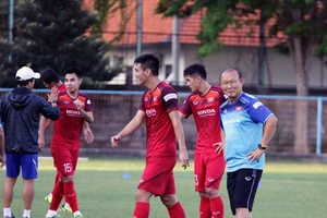 HLV Park Hang-seo và học trò gặp khó ở Indonesia