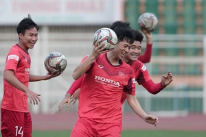 Chính thức: Ông Park không có Đình Trọng ở hai trận đầu