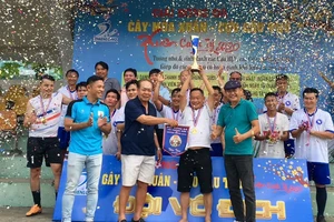 Cặp trung phong gần 140 tuổi sống lại một thời hào hùng!