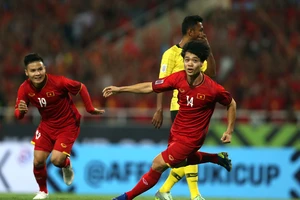 Quang Hải đối đầu Công Phượng trên sân không khán giả